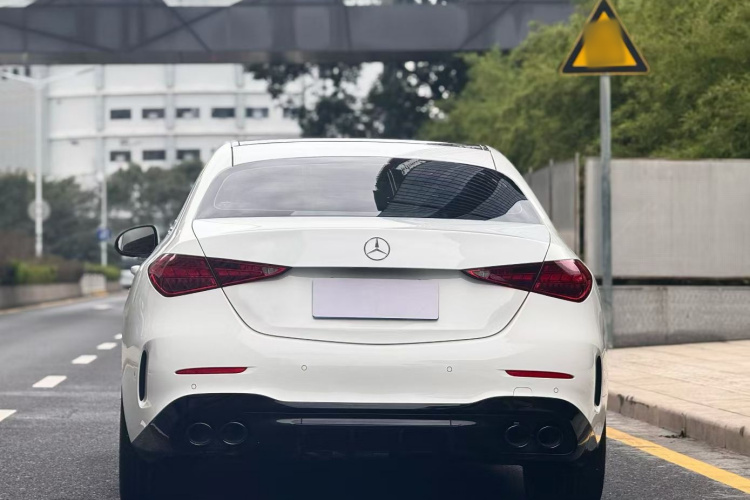 奔驰C级 2024款 改款 C 260 L 运动版车身外观6