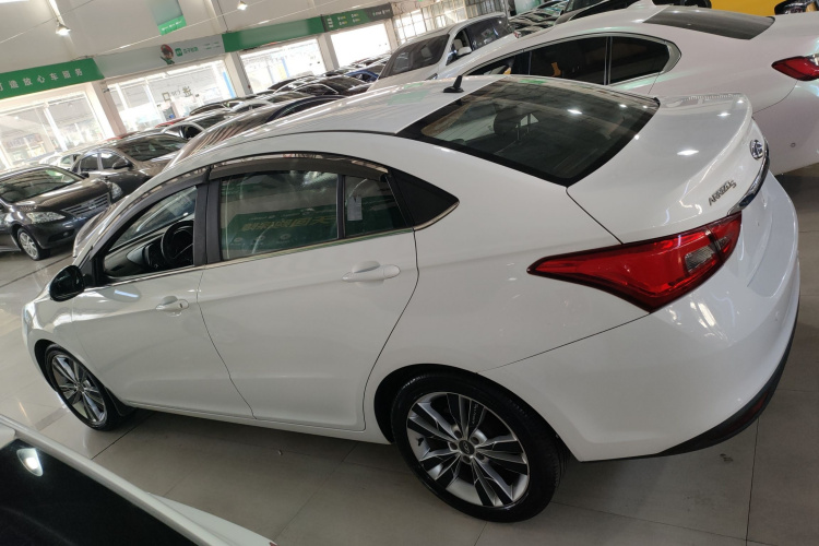 奇瑞 艾瑞泽5 2016款 1.5L 手动领锐版车身外观6003