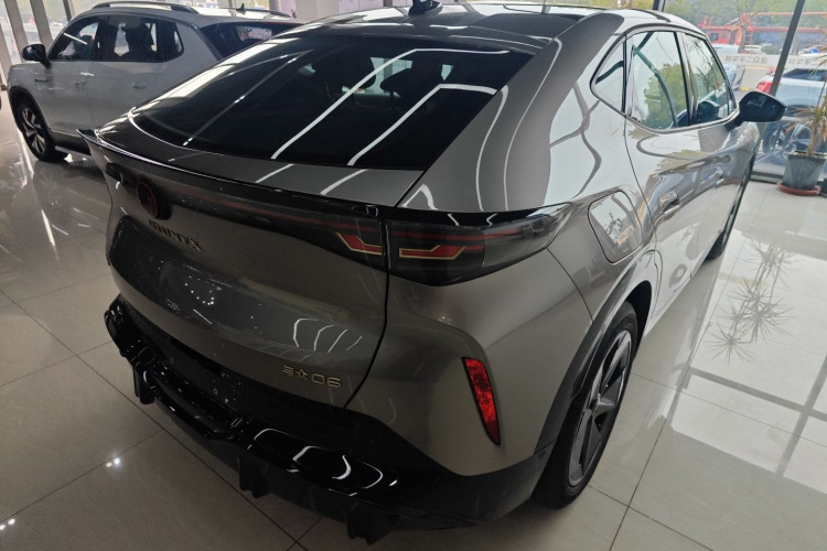 大众 ID.UNYX 与众 2025款 Pure车身外观7