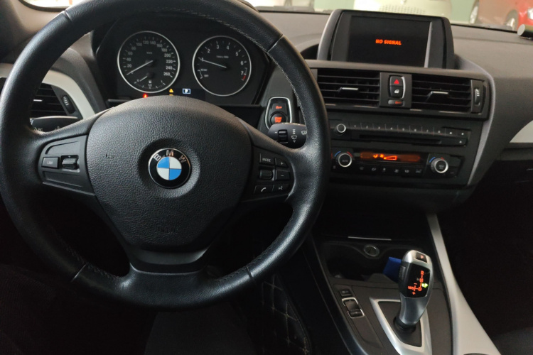 宝马1系(进口) 2013款 改款 118i 领先型中控内饰7002