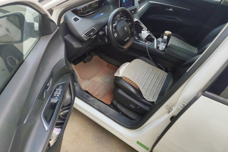 标致4008 2019款 380THP 尝先版中控内饰20