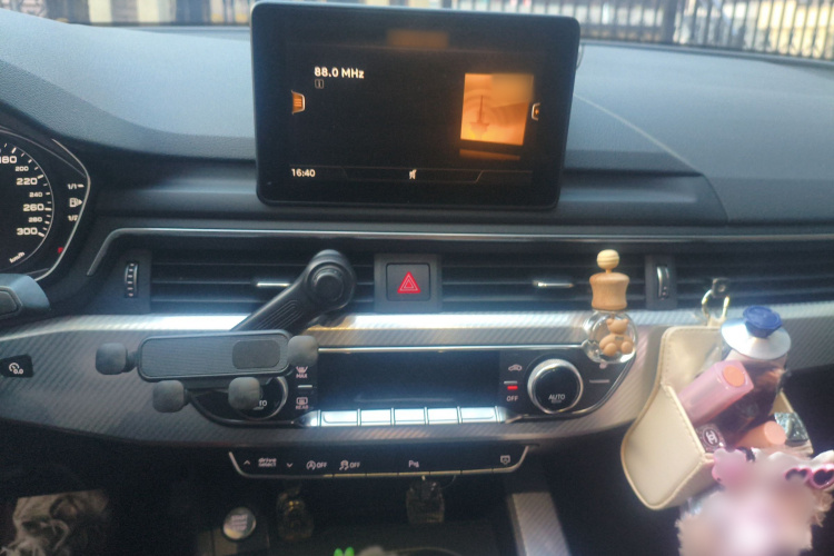 奥迪A4L 2017款 40 TFSI 时尚型局部细节16