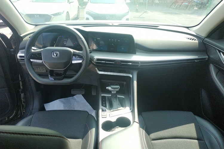 长安CS35PLUS 2023款 畅享版 1.4T DCT豪华型中控内饰12