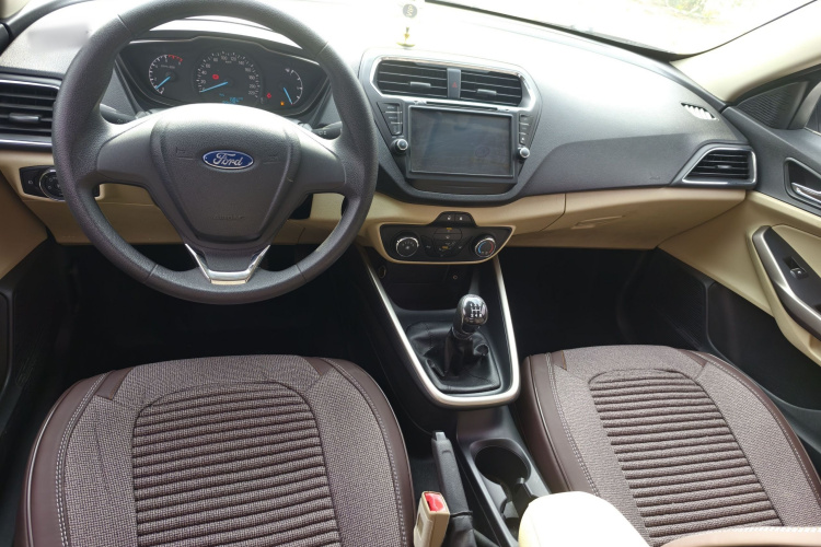 福特 福睿斯 2015款 1.5L 手动舒适型中控内饰7008