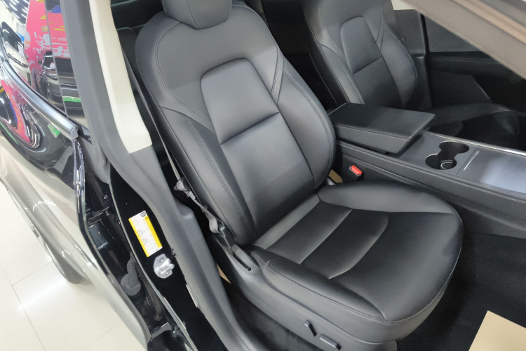 特斯拉 Model Y 2022款 长续航全轮驱动版局部细节41