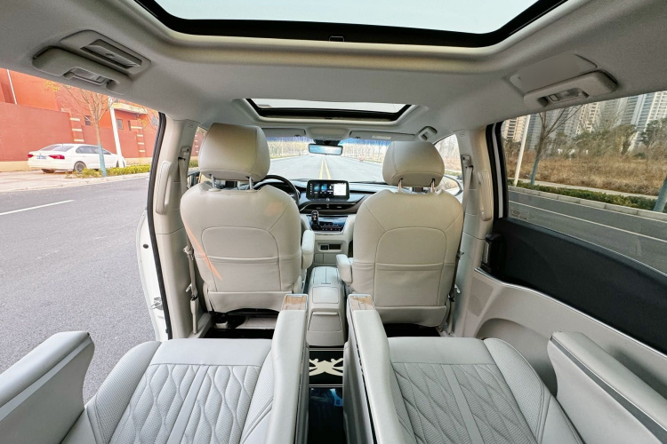 别克GL8 2020款 陆上公务舱 652T 尊贵型中控内饰7005