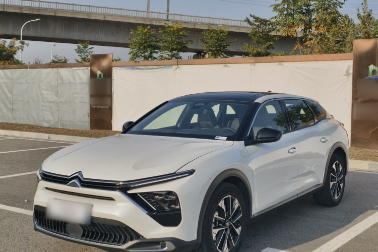 雪铁龙 凡尔赛C5 X 2023款 1.6T 享不凡车身外观1