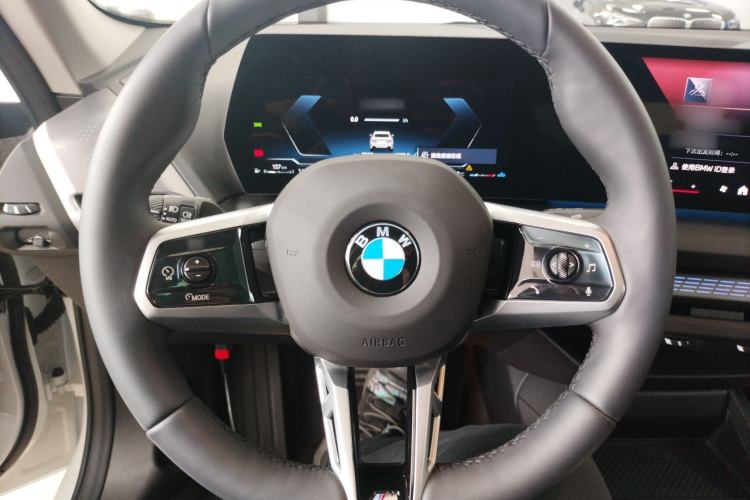 宝马2系 2025款 225L M运动曜夜套装局部细节13