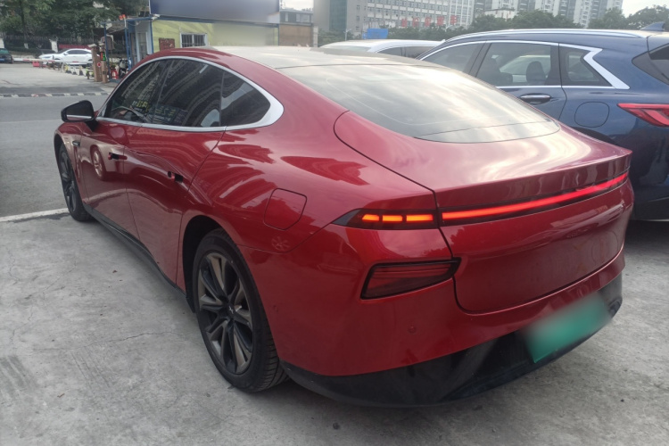 小鹏P7 2020款 后驱长续航智行版车身外观4