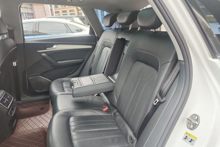 奥迪Q5L 2020款 改款 40 TFSI 荣享时尚型中控内饰21