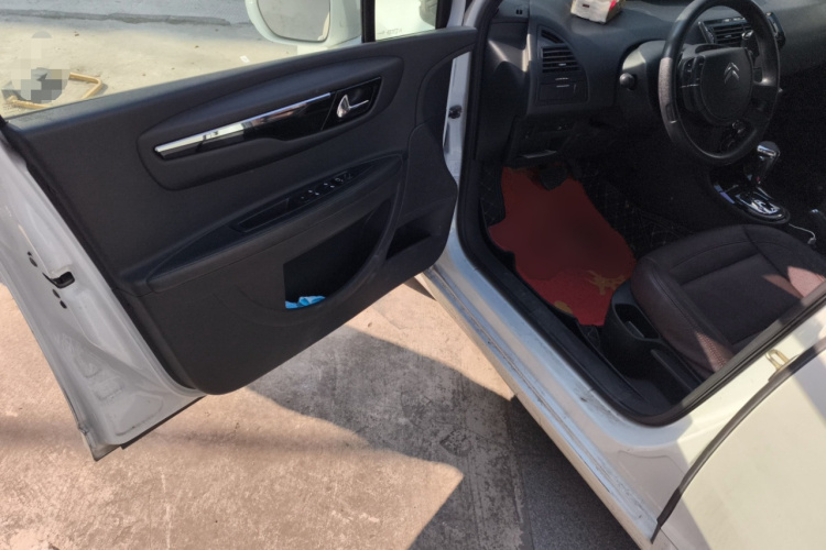 雪铁龙 世嘉 2013款 三厢 2.0L 自动品悦型中控内饰20