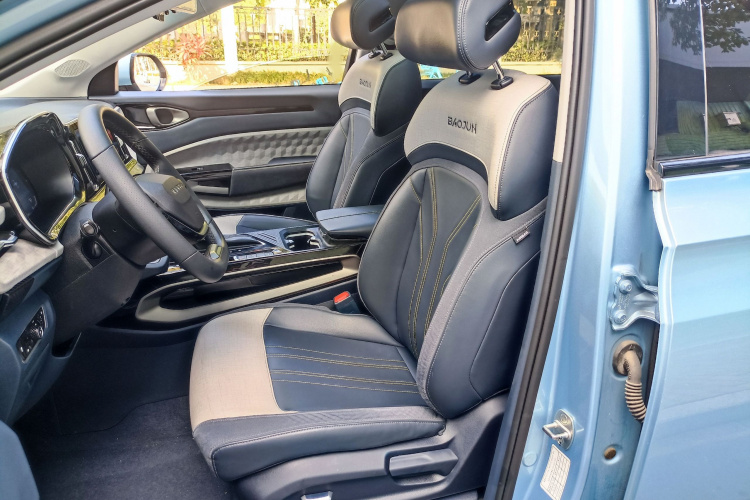 宝骏RM-5 2019款 1.5T CVT 24小时在线尊贵型 6座中控内饰7002