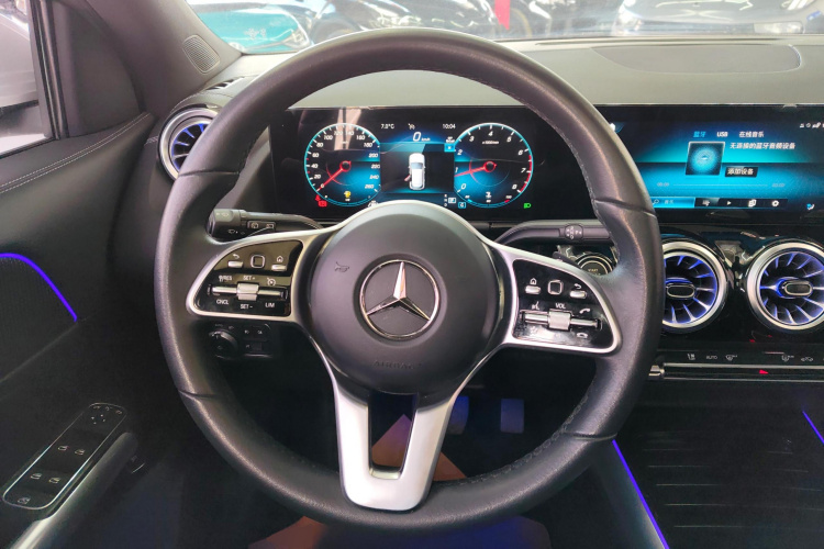 奔驰GLA 2023款 GLA 220中控内饰13