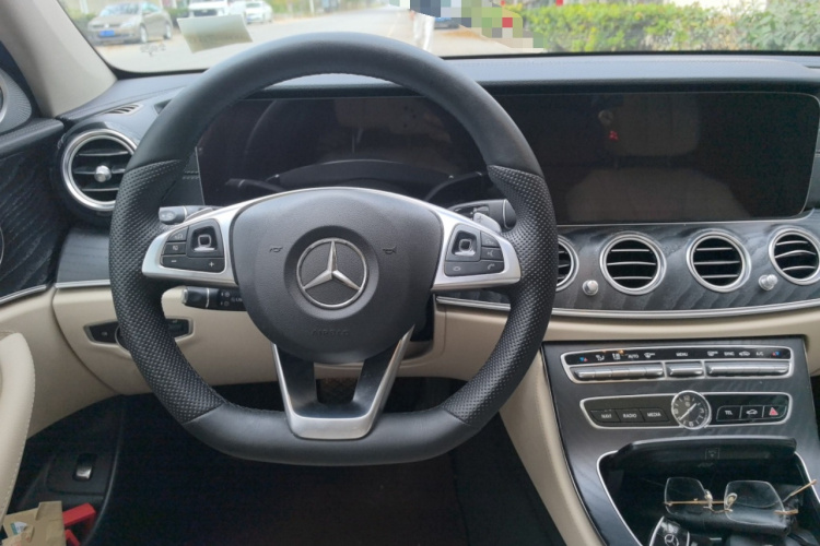 奔驰E级 2018款 E 300 L 豪华型中控内饰13
