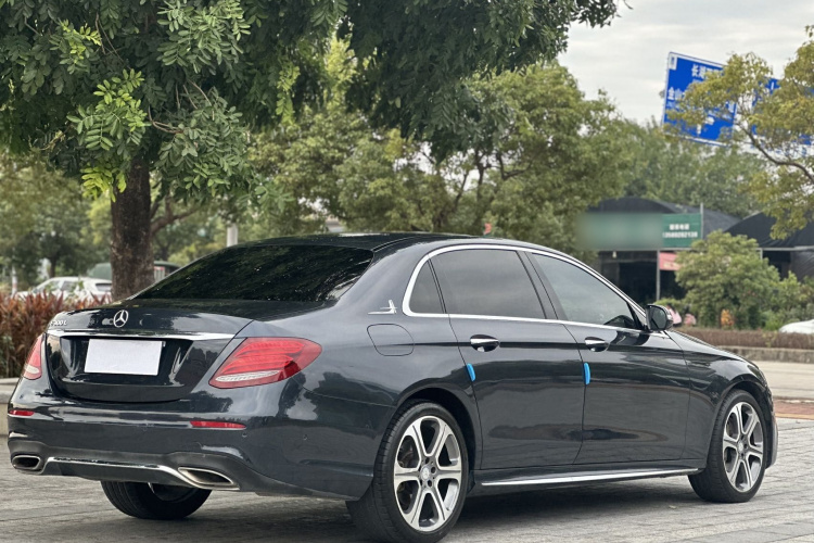 奔驰E级 2016款 E 300 L 运动时尚型车身外观7
