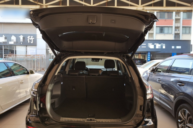 红旗HS5 2023款 2.0T 旗享Pro版机舱底盘23