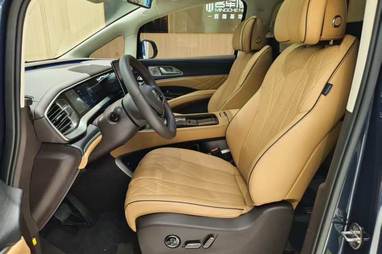 腾势D9 2024款 DM-i 980 四驱旗舰型中控内饰7003