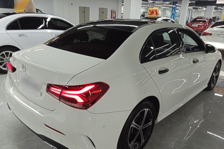 奔驰A级 2022款 改款三 A 200 L 运动轿车时尚型车身外观7