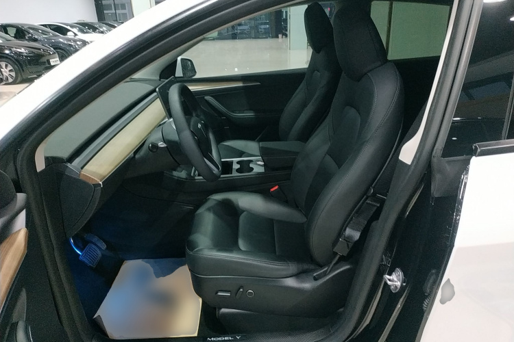 特斯拉 Model Y 2022款 改款 后轮驱动版中控内饰19