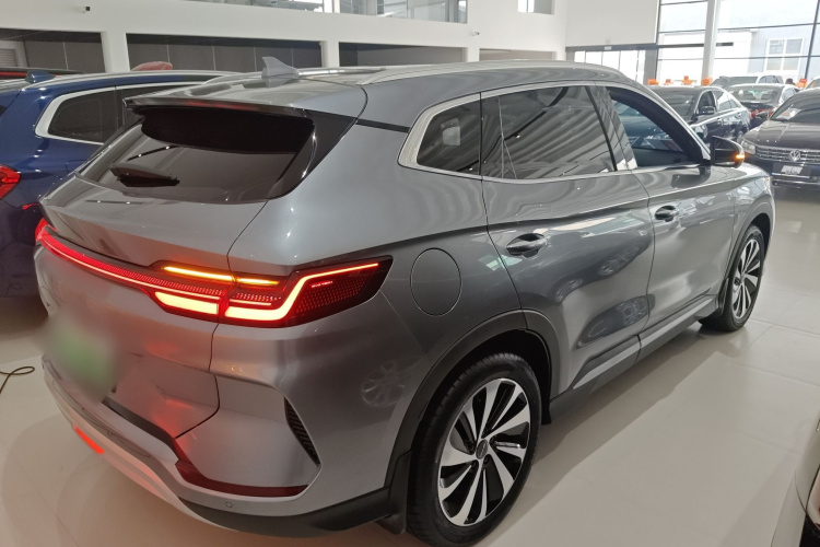 比亚迪 宋PLUS新能源 2023款 冠军版 DM-i 110KM 旗舰型车身外观6005