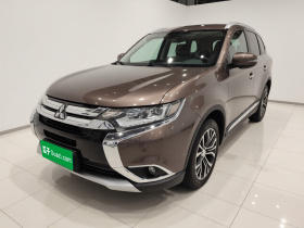 三菱 欧蓝德 2016款 2.4L 四驱精英版 5座