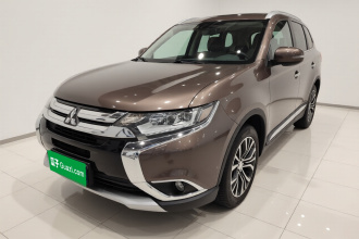 三菱 欧蓝德 2016款 2.4L 四驱精英版 5座