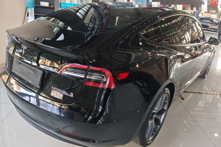 特斯拉 Model 3 2021款 Performance高性能全轮驱动版车身外观7