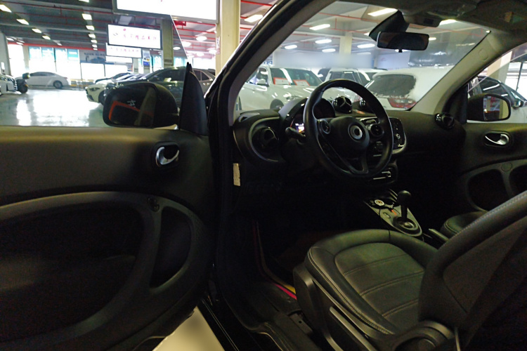 smart fortwo 2019款 0.9T 66千瓦硬顶风擎版 国VI中控内饰7003