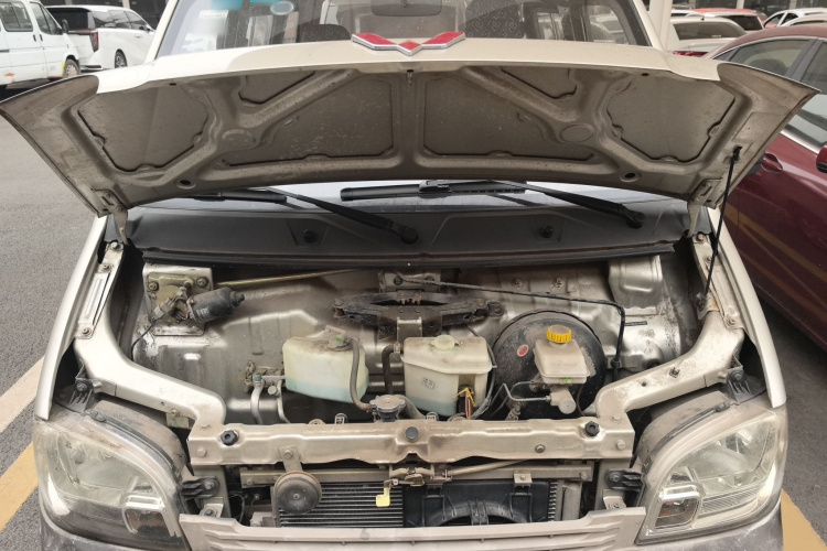 五菱汽车 五菱之光 2013款 1.0L 实用型机舱底盘24