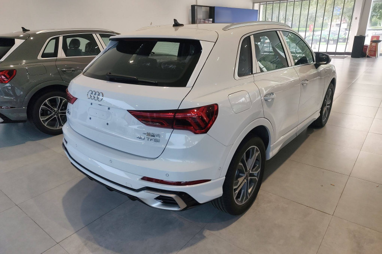 奥迪Q3 2025款 quattro 45周年典藏版 40TFSI 时尚动感型车身外观6003