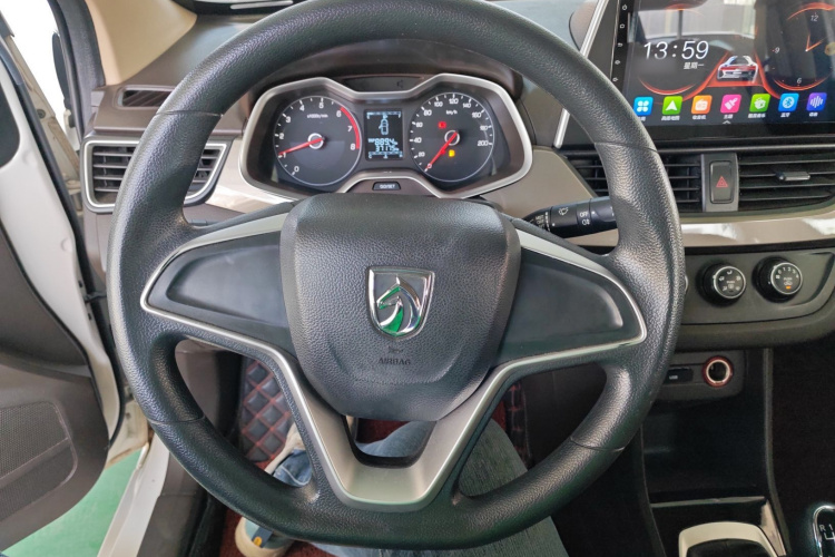 宝骏310W 2017款 1.5L 手动舒适型 国VI中控内饰13