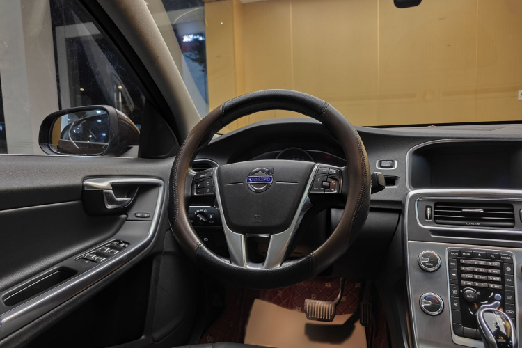 沃尔沃S60 2017款 S60L T3 智进版中控内饰7009