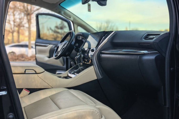 丰田 威尔法 2021款 皇冠 双擎 2.5L HV至尊版中控内饰7003