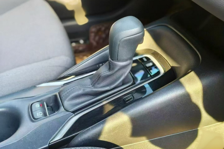 丰田 雷凌 2019款 185T CVT豪华版 国VI中控内饰7004