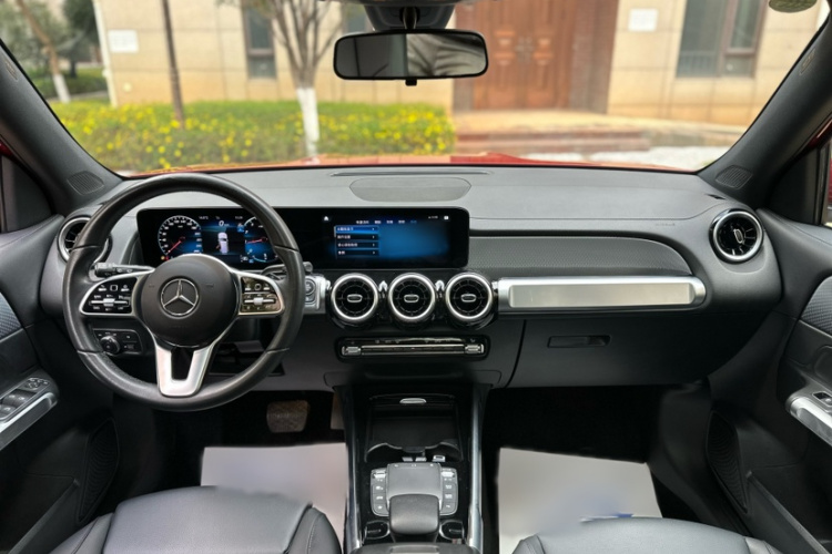 奔驰GLB 2023款 改款 GLB 200 时尚型中控内饰7004