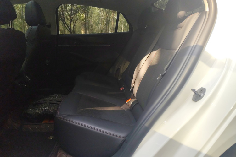 福特 蒙迪欧 2023款 EcoBoost 180 豪华型中控内饰21