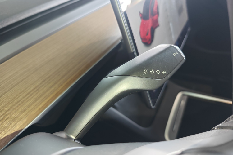 特斯拉 Model Y 2021款 长续航全轮驱动版局部细节18