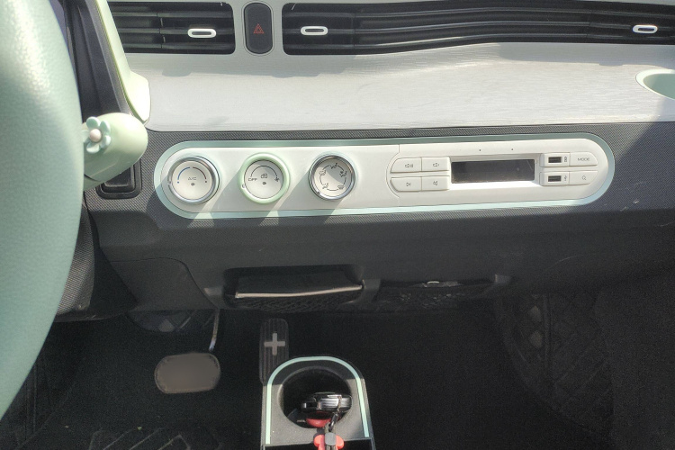 五菱汽车 宏光MINIEV 2022款 马卡龙时尚款 磷酸铁锂局部细节9001