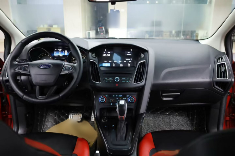 福特 福克斯 2017款 两厢 EcoBoost 180 自动精英型中控内饰7001