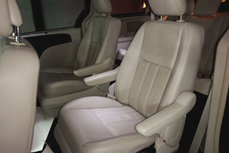 克莱斯勒 大捷龙(进口) 2014款 3.6L 舒适版中控内饰21