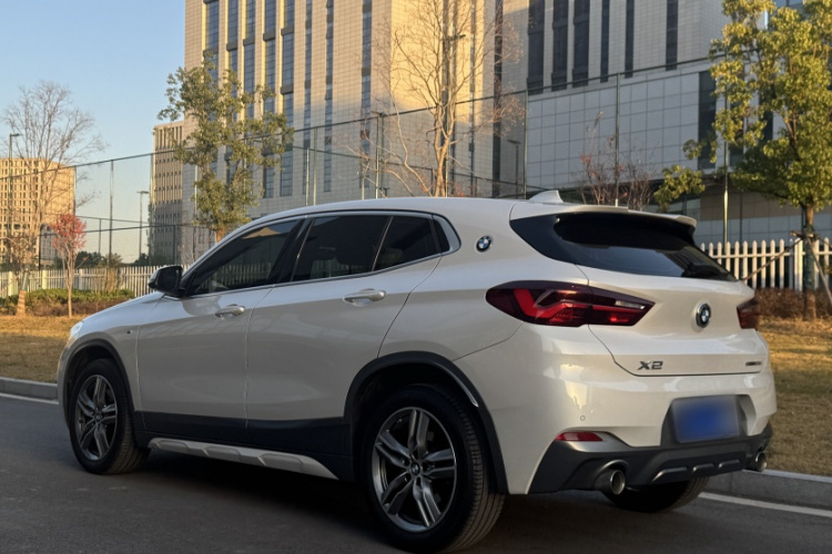 宝马X2 2020款 sDrive25i 领先型M越野套装车身外观6008