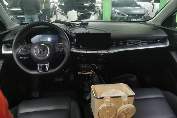 名爵 MG5 2023款 180DVVT CVT豪华版中控内饰12