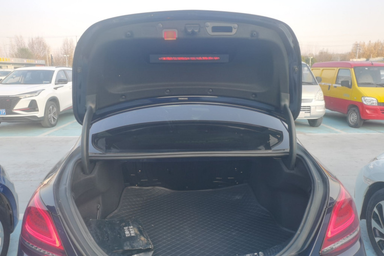 奔驰C级 2019款 C 180 L 时尚型运动版机舱底盘23