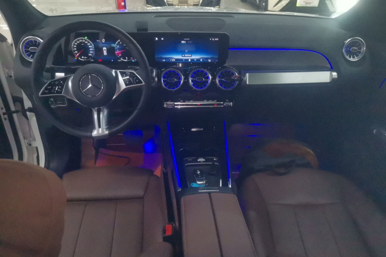 奔驰GLB 2024款 GLB 200 动感型中控内饰12