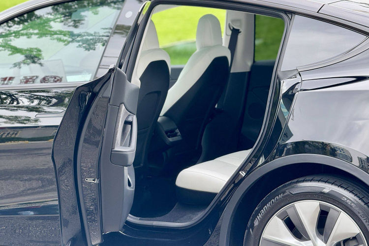 特斯拉 Model Y 2022款 后轮驱动版中控内饰7009