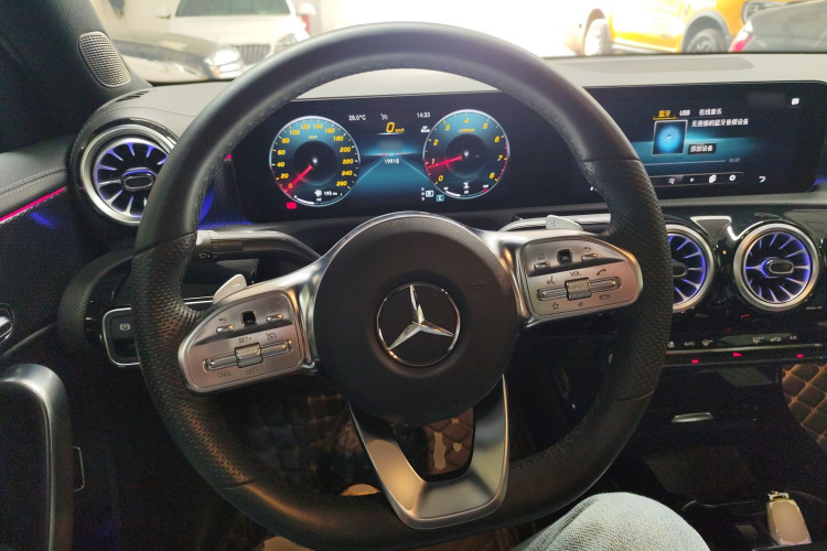 奔驰A级 2022款 改款三 A 200 L 运动轿车时尚型局部细节13