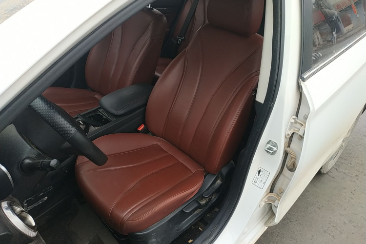 北京汽车 绅宝D50 2019款 1.5L 手动尊贵版 国VI中控内饰19