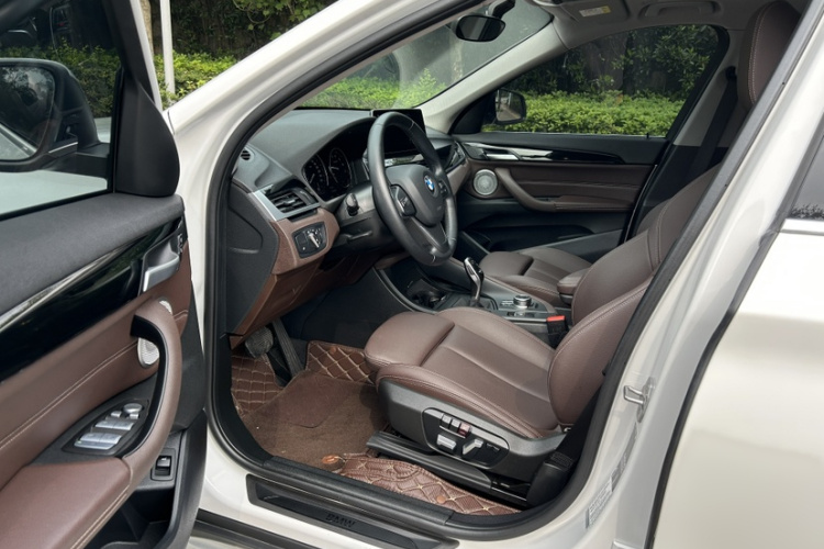 宝马X1 2022款 sDrive20Li 时尚型中控内饰7004