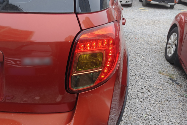 铃木 天语 SX4 2013款 1.6L 手动酷锐型车身外观9