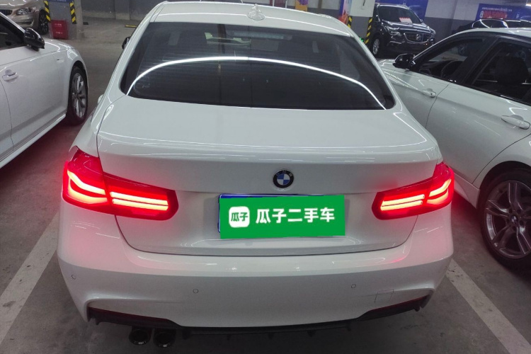 宝马3系 2019款 320i M运动曜夜版车身外观6